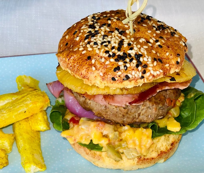 Big Kahuna Burger Saludable con Yuca Frita